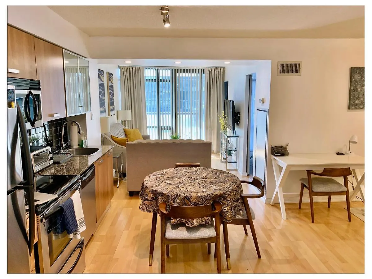 Comfy 1 Bedroom & Den Condo In Downtown Toronto 1 Queen & 1 Single Bed Canada