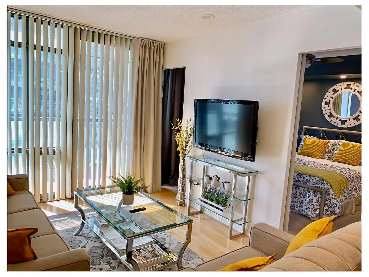 Comfy 1 Bedroom & Den Condo In Downtown Toronto 1 Queen & 1 Single Bed 0*,  Canada